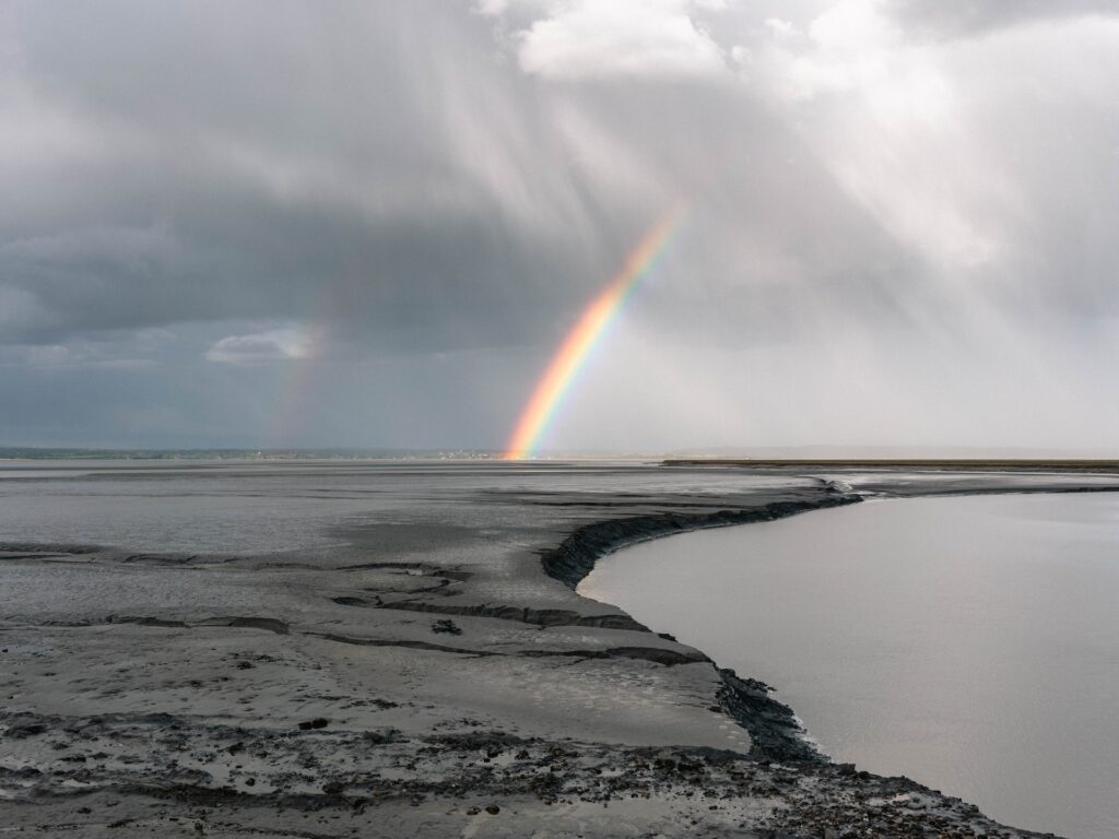 1-donkere-lucht-regenboog